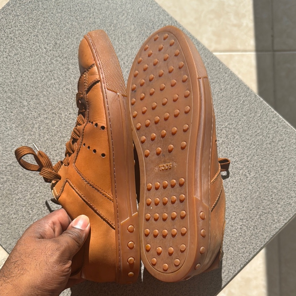 Tod's Men's Tan Leather Sneakers - Picture 9 of 11